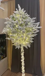 Заснеженная елка на ножке «Торшер» с гирляндой встроенной (Литая хвоя) 210 см / 2,1 м