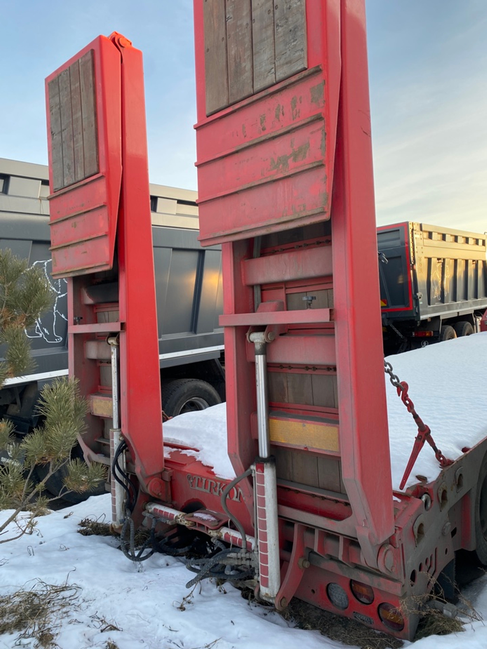 TIRKON TREYLER LWB4A Полуприцеп тяжеловоз 4 оси LWB4A (Раздвижной)