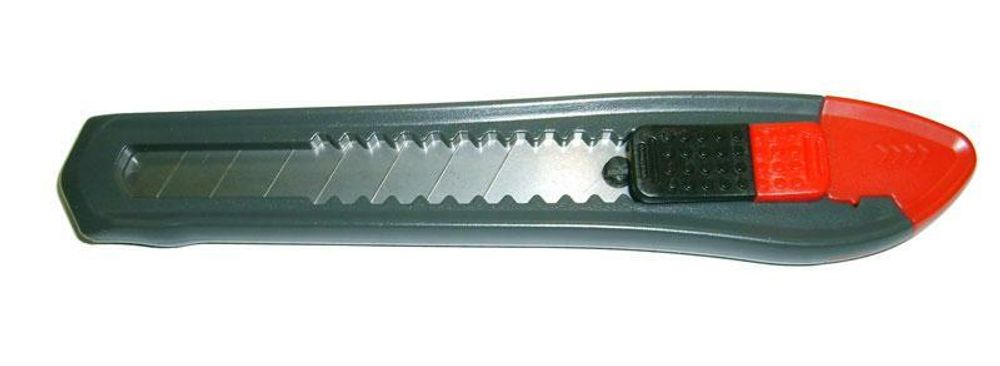 Нож с выдвижным лезвием 18 мм пластик корпус 26711