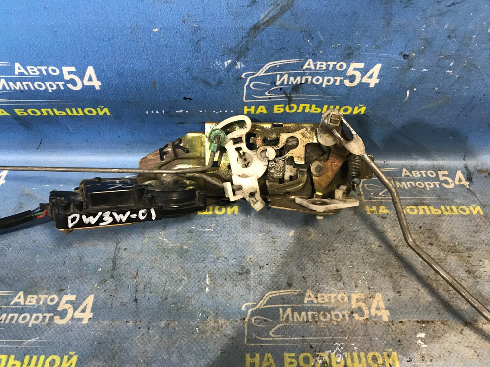 Замок двери передней правой MAZDA DEMIO 2001