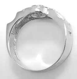 Ювелирное кольцо из серебра с фианитами