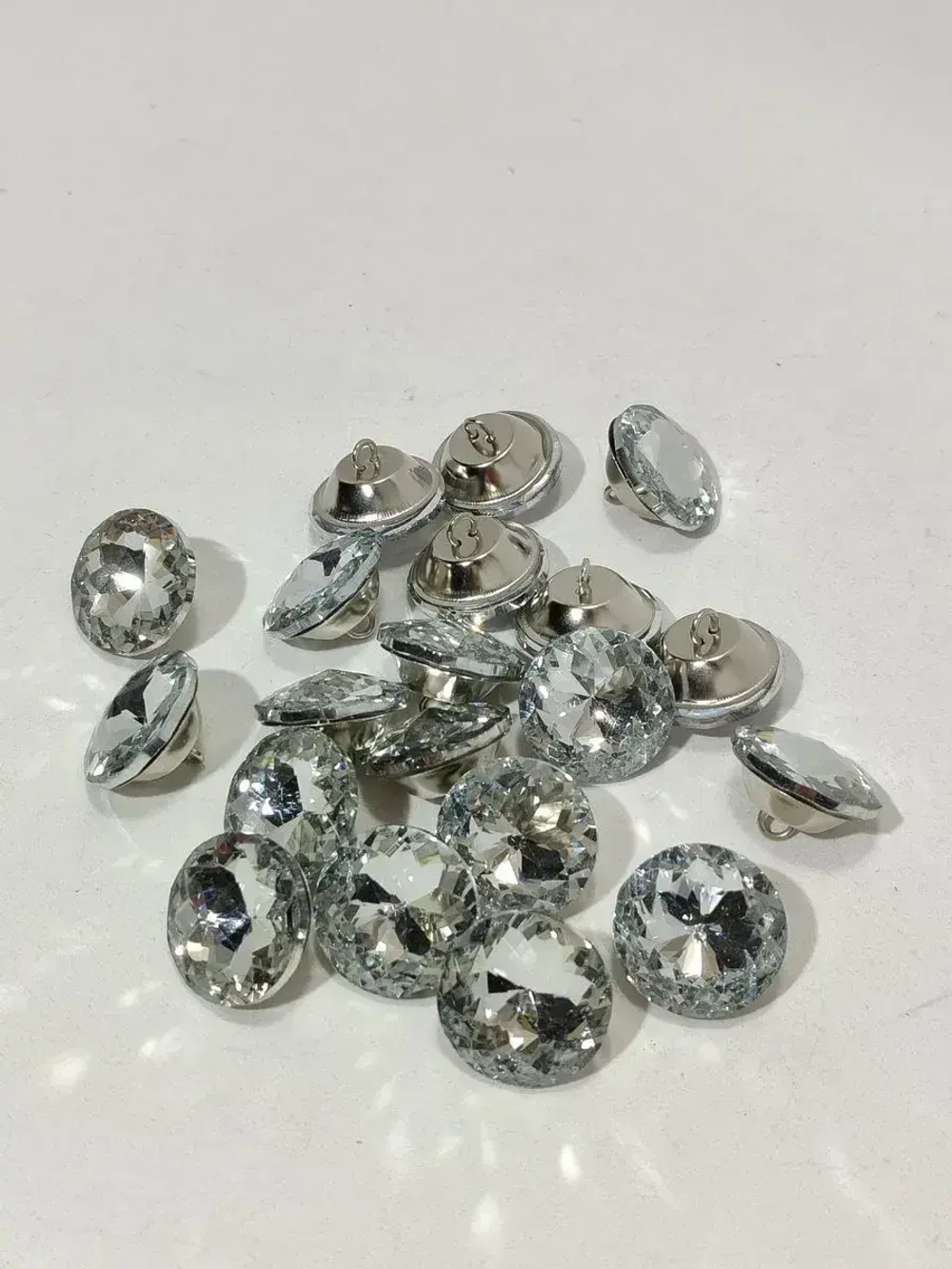 Декоративные стразы для каретной стяжки - в наличии