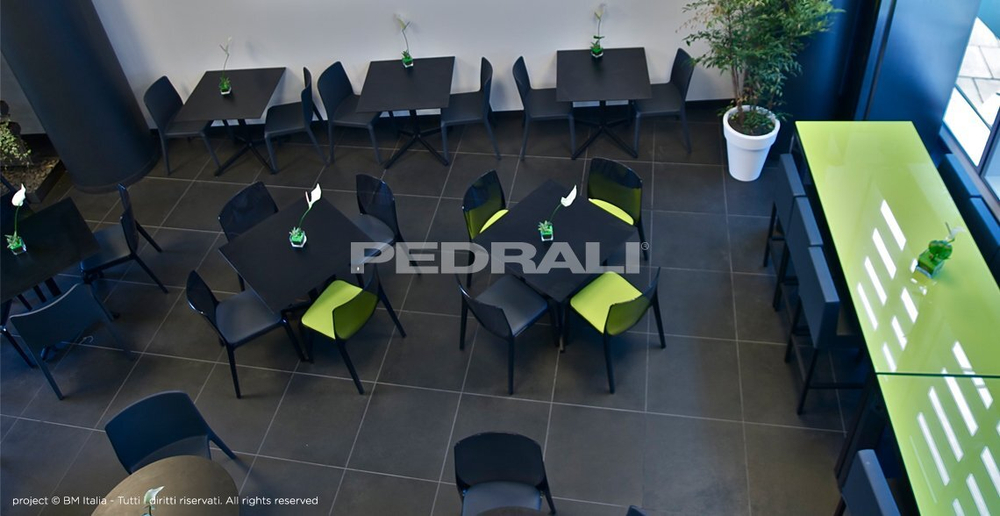 Стул пластиковый Pedrali Blitz, серый