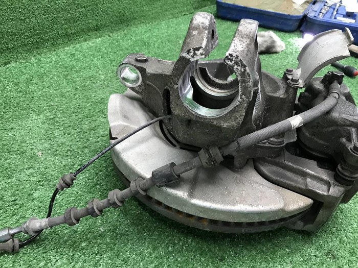 Кулак передний правый LR Discovery Sport (19-нв)