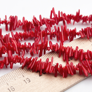 Коралл тонированный палочки бусины, размер около 6-10*1-2 мм, цена за отрезок 19 см (1/2 нити)