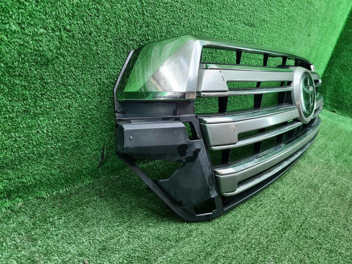 Решетка радиатора Toyota Land Cruiser 200 (15-21)