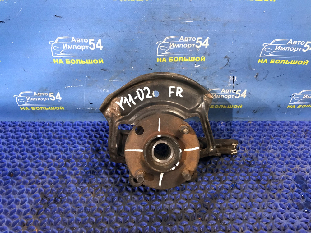 Ступица передняя правая NISSAN AD 1999