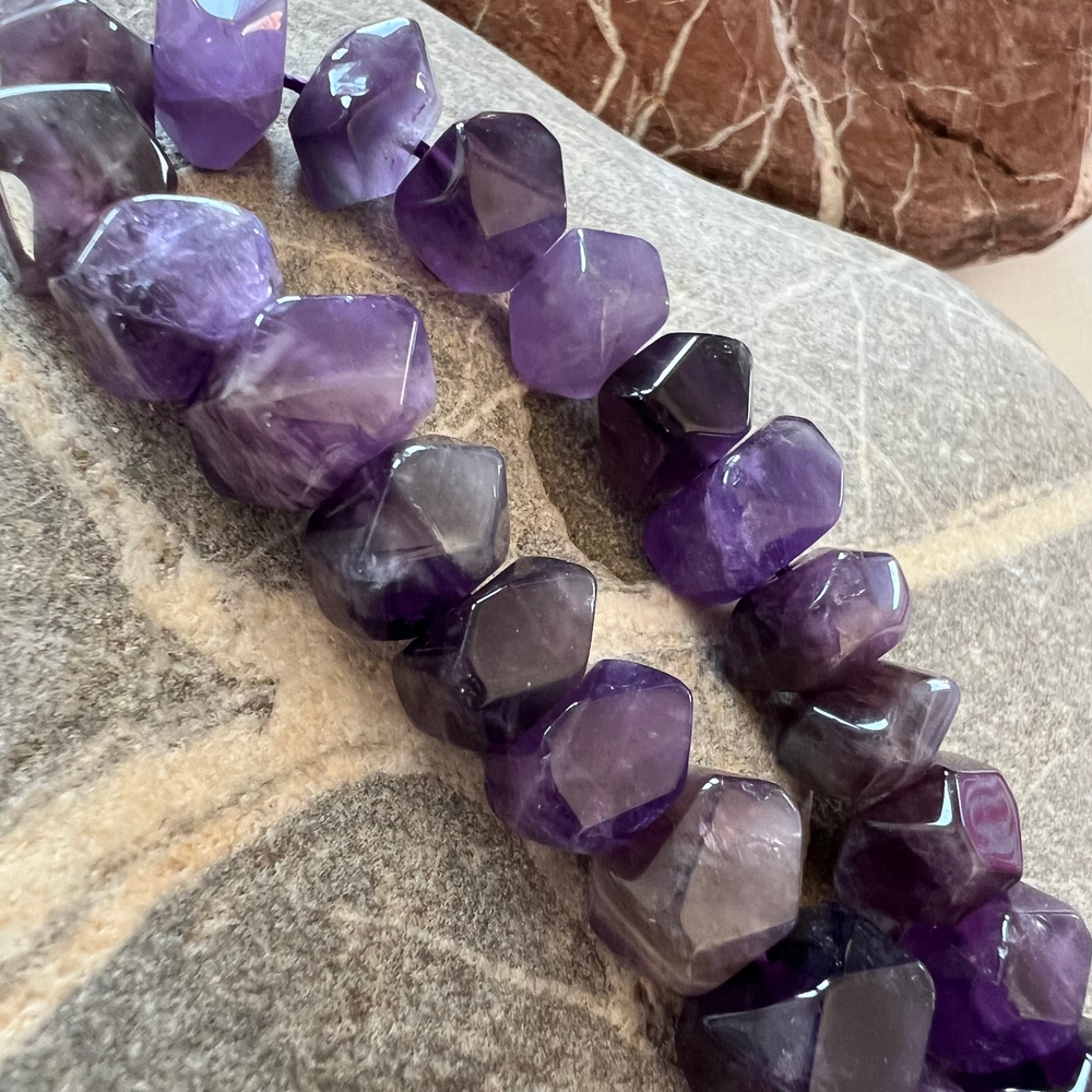 Аметист. Камни для изделий на заказ. Цена зависит от вида заказанного изделия