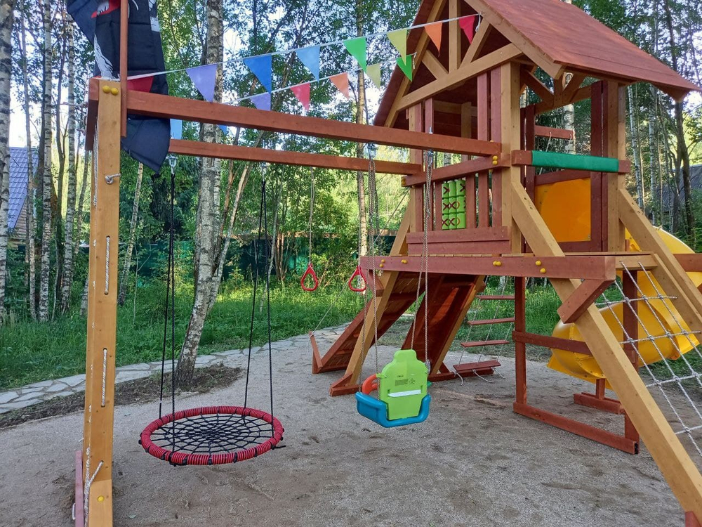 Деревянный игровой комплекс с горкой трубой