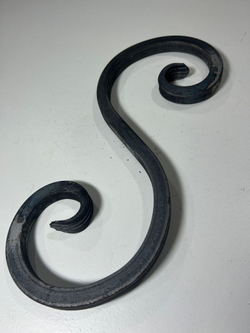 Кованый элемент волюта 130х330мм квадрат полнотелый 14х14мм