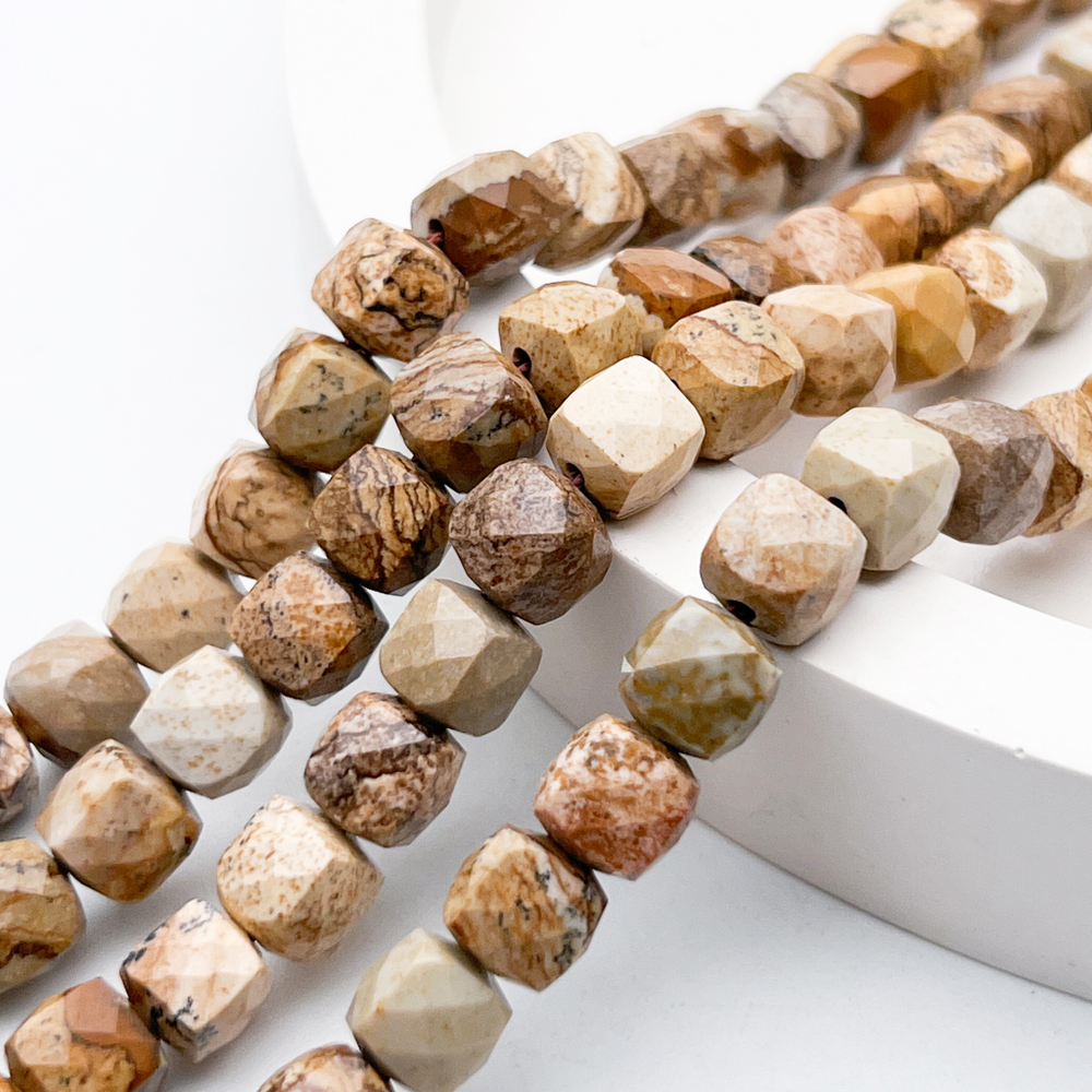 "Яшма пейзажная" бусины, куб с огранкой, размер около 7 мм, цена за 13 шт (1/4 нити)