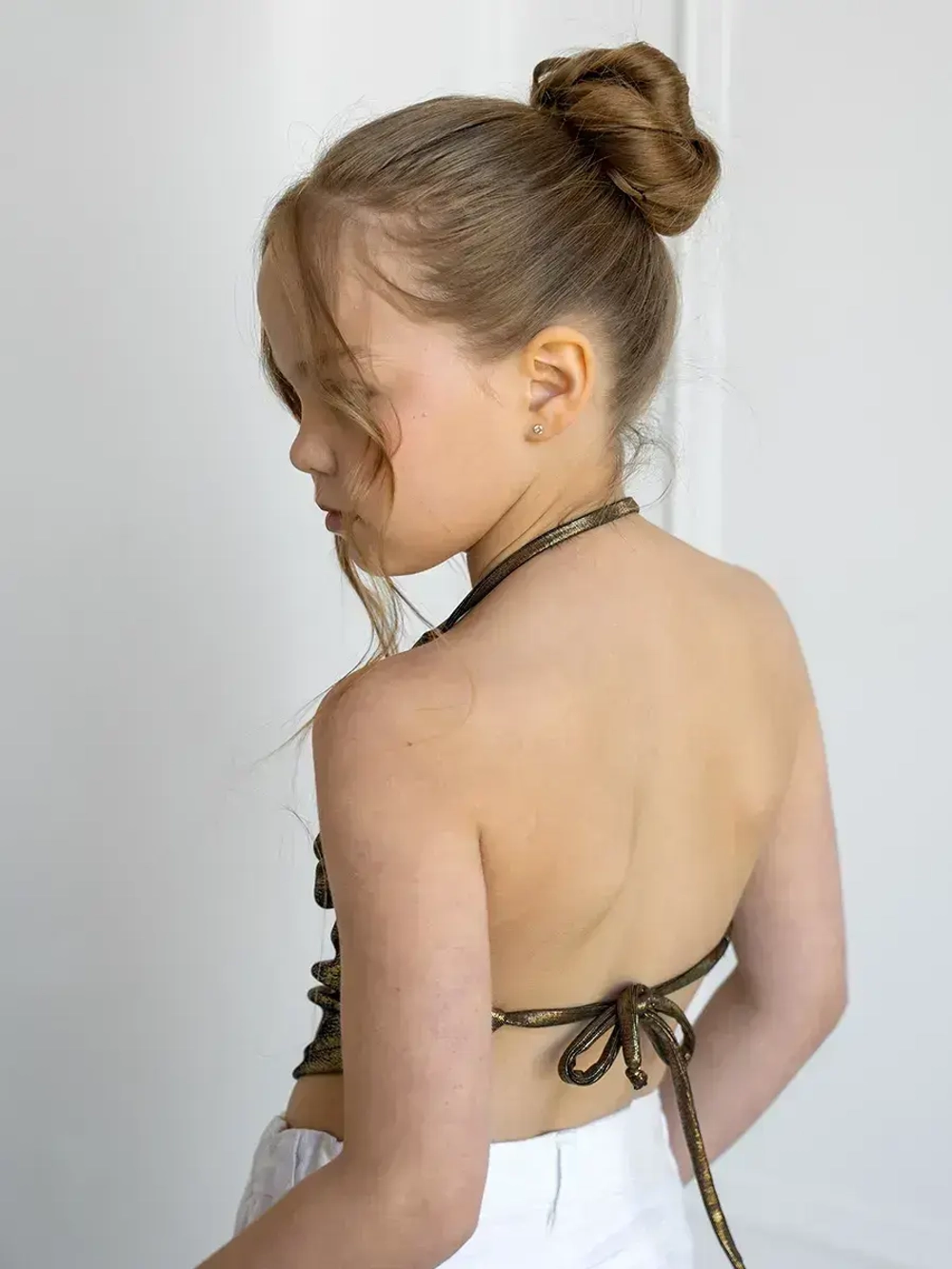 Летний топ для девочки на завязках