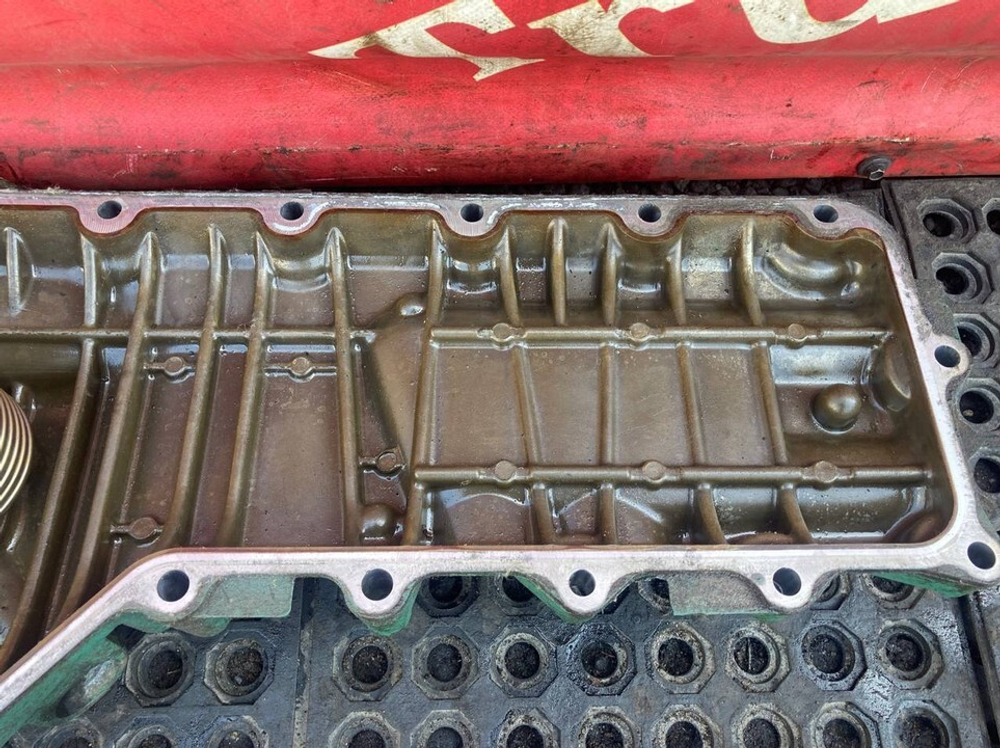 Крышка масляного радиатора в сборе 2016г