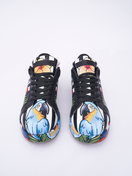 Кроссовки с ярким принтом