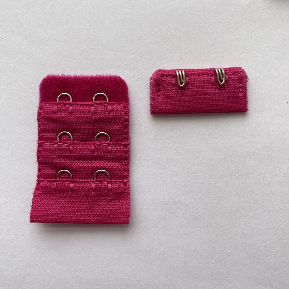 Застёжка тканевая на 2 крючка фуксия