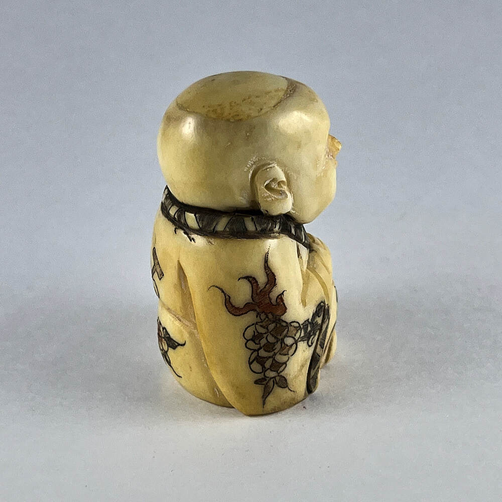 Статуэтка нэцкэ Ребенок Карако в кимоно