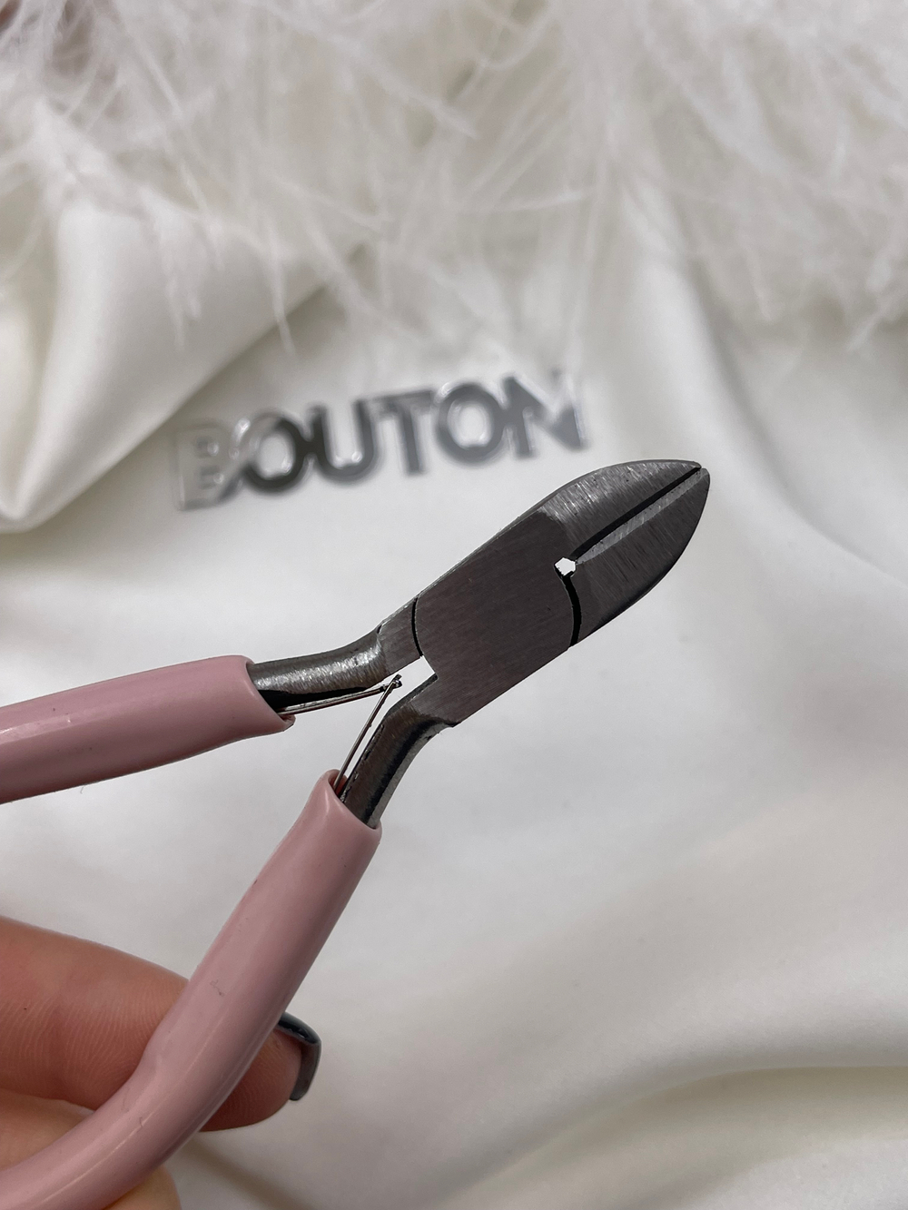 Кусачки бокорезы серебристые с розовыми ручками