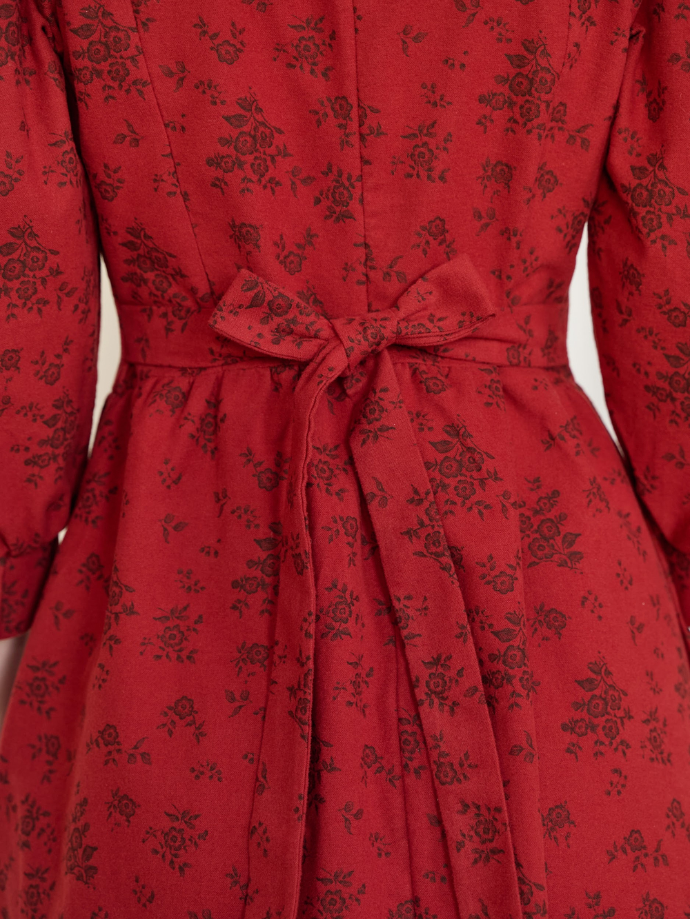 Платье с вырезом-сердечко