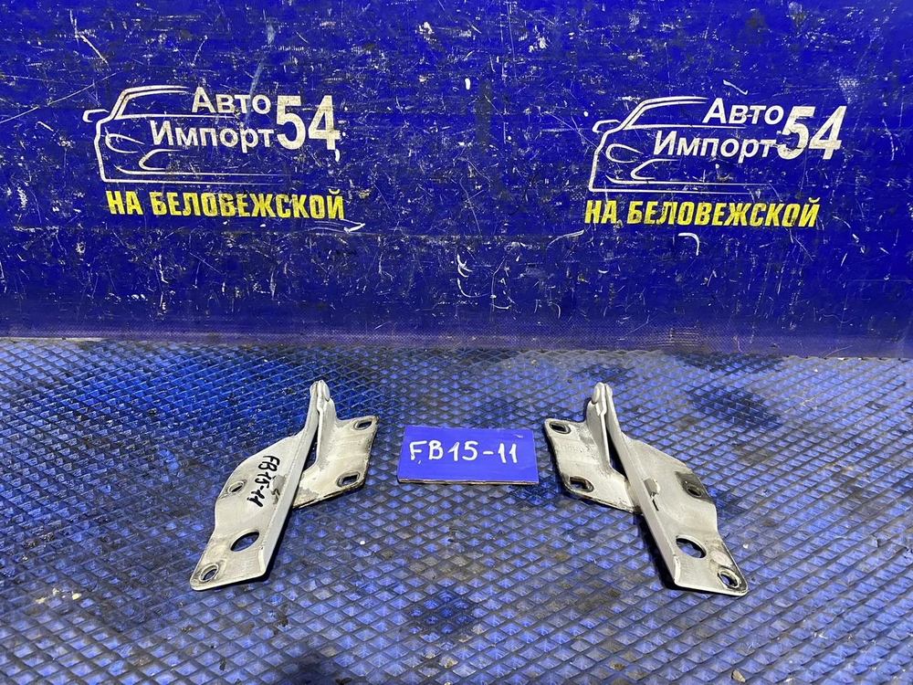 Петля капота правая NISSAN SUNNY 2000