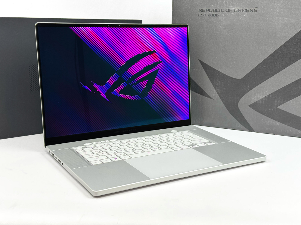 Ноутбук ASUS ROG Zephyrus Ultra 9 185H / RTX 4070 / 32GB / 1TB / 2.5K / 240Hz/ OLED / Win11 / RU-EN клавиатура