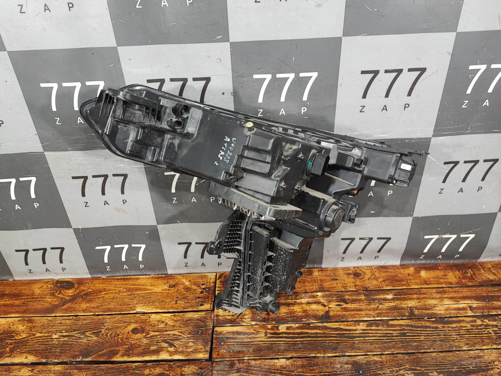 Фара правая LED Geely Atlas 2 23-нв Б/У Оригинал 7051051200