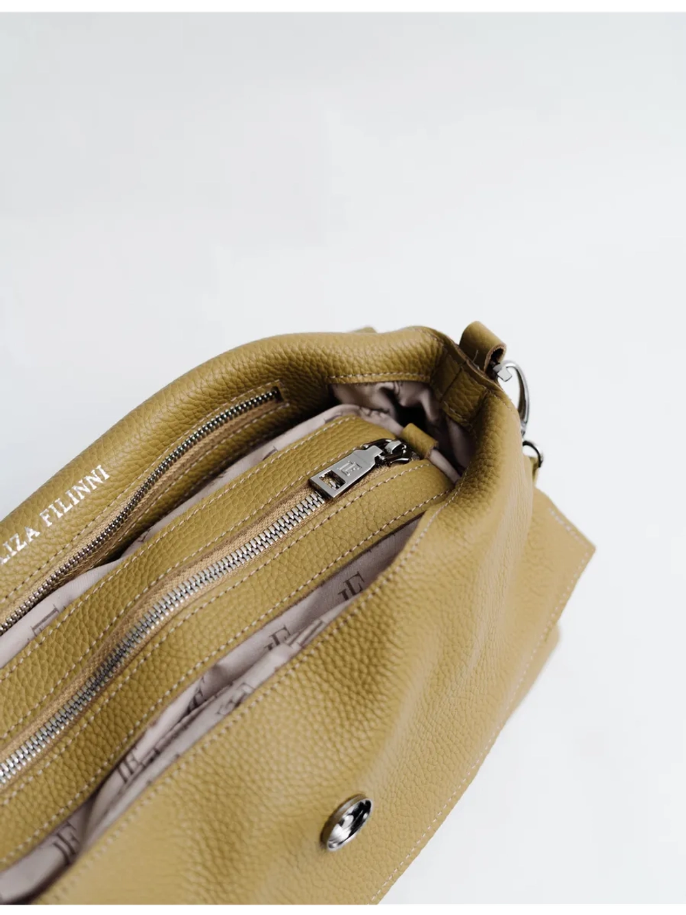 Сумка мешок через плечо средняя натуральная кожа