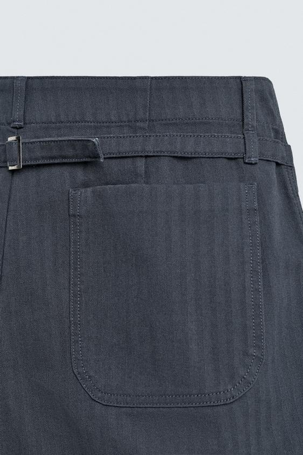 ZARA ХЛОПКОВЫЕ ШОРТЫ ИЗ ТКАНИ В ЁЛОЧКУ С ЭФФЕКТОМ ПОТЕРТОСТИ, ТЕМНЫЙ ИНДИГО