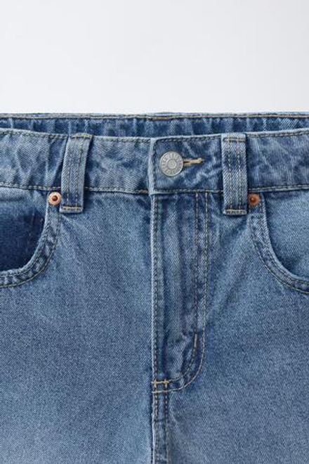 ZARA ДЖИНСОВЫЕ ШОРТЫ С КАРМАНАМИ, СИНИЙ