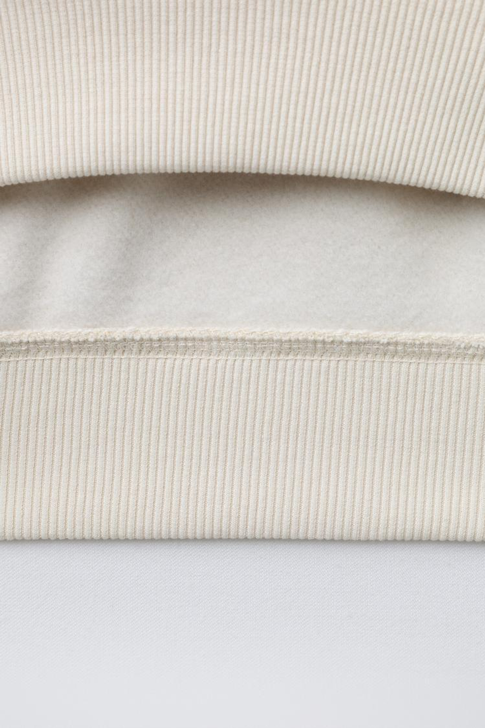 ZARA ТОЛСТОВКА С НАДПИСЬЮ И ЭТИКЕТКОЙ, ЭКРЮ