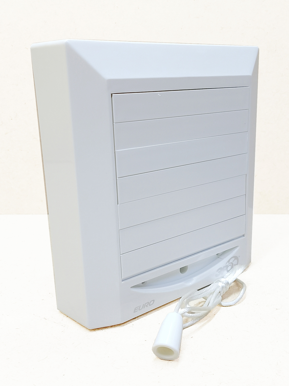 Вентилятор D100 EURO 4AM автоматические жалюзи, со шнуром