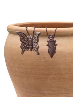 Iron Garden Набор фигурок-подвесок 2 шт (Бабочка и Жук)