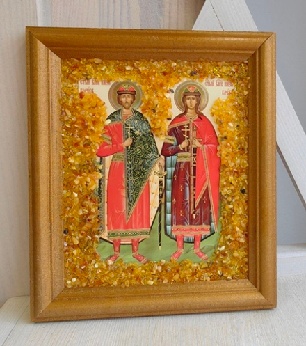 Икона в деревянной рамке с янтарем в асс.