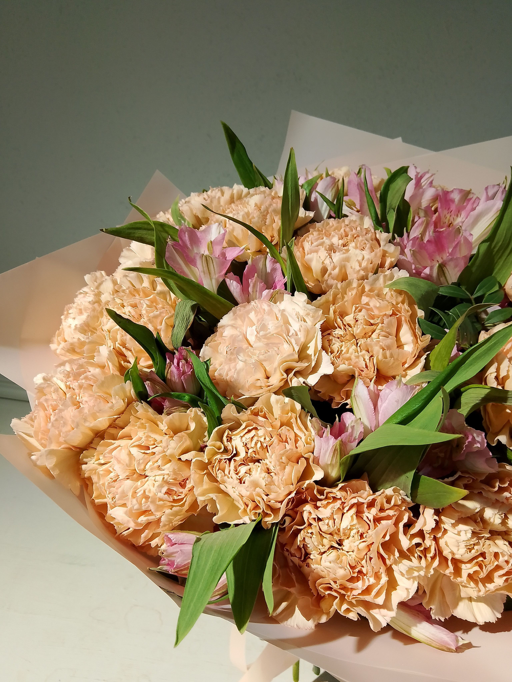 Букет из хризантем и альстромерии (С0033)