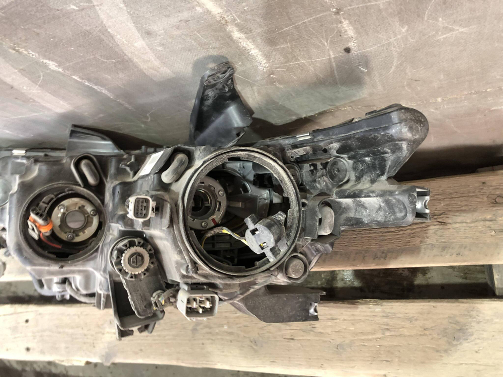 Фара правая Mitsubishi Outlander 3 15-21 Б/У Оригинал ECM92122A20