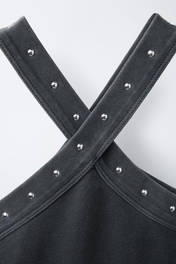 ZARA ТОП С ЭФФЕКТОМ ПОТЕРТОСТИ И ГОРЛОВИНОЙ ХАЛТЕР С ЗАКЛЕПКАМИ, АНТРАЦИТОВО-СЕРЫЙ