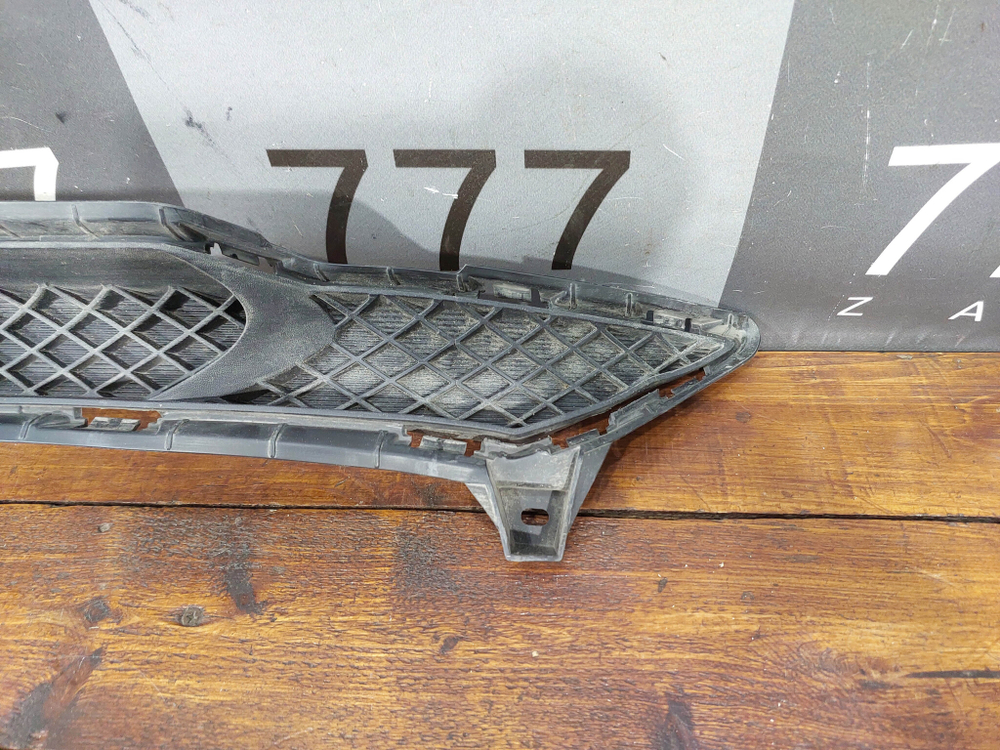 Решетка переднего бампера Hyundai Solaris 2 (HCR) 20-нв Б/У Оригинал 86561H5500