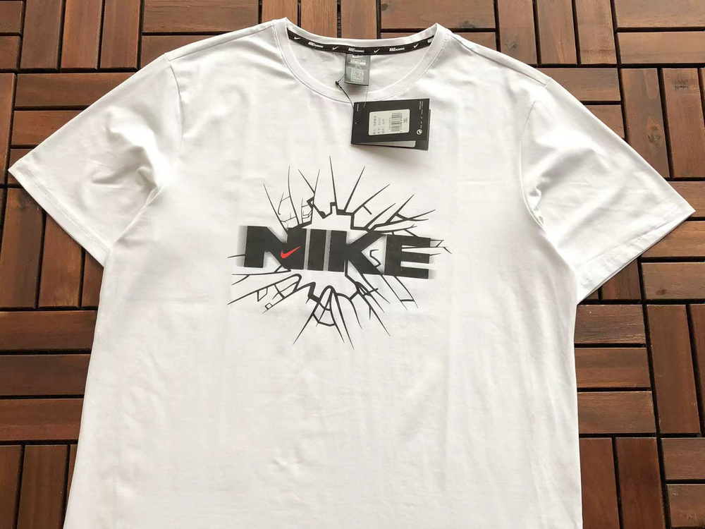 Купить в Москве футболку Nike