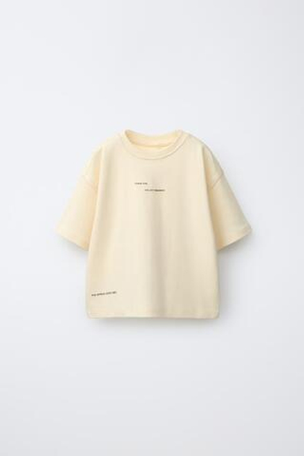 ZARA ФУТБОЛКА С НАДПИСЬЮ ИЗ ИНТЕРЛОКА, ПАСТЕЛЬНО-ЖЕЛТЫЙ