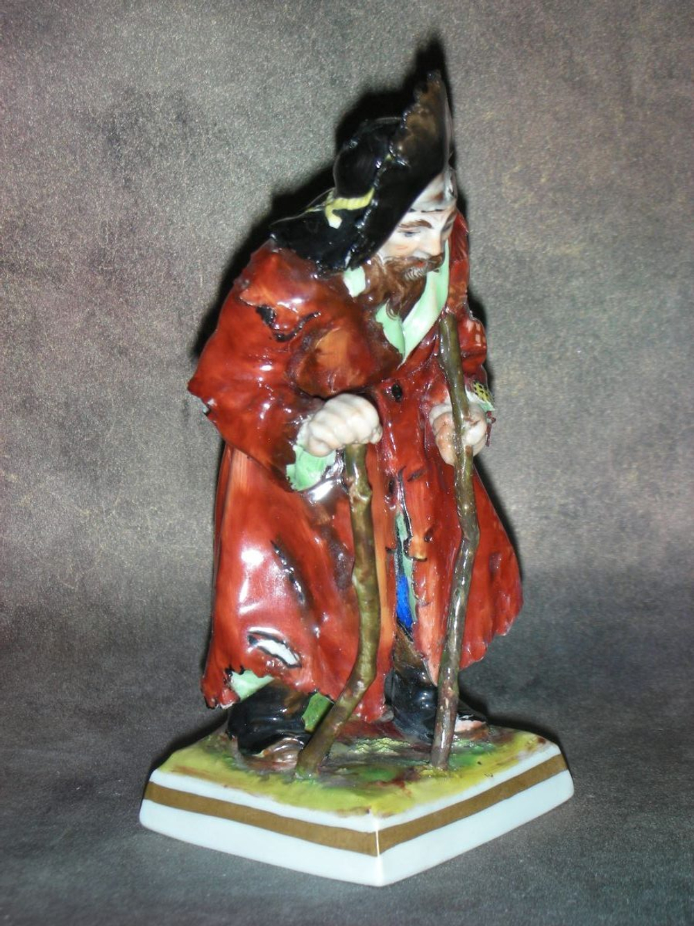 Статуэтка. Фарфор. Уличный нищий. Volkstedt. Германия