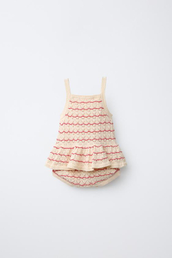 ZARA ВЯЗАНЫЙ КОМБИНЕЗОН В ПОЛОСКУ С ВОЛАНАМИ, ЭКРЮ/КРАСНЫЙ