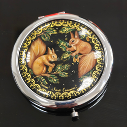 Сувенирное зеркальце с ручной росписью "Белочки"