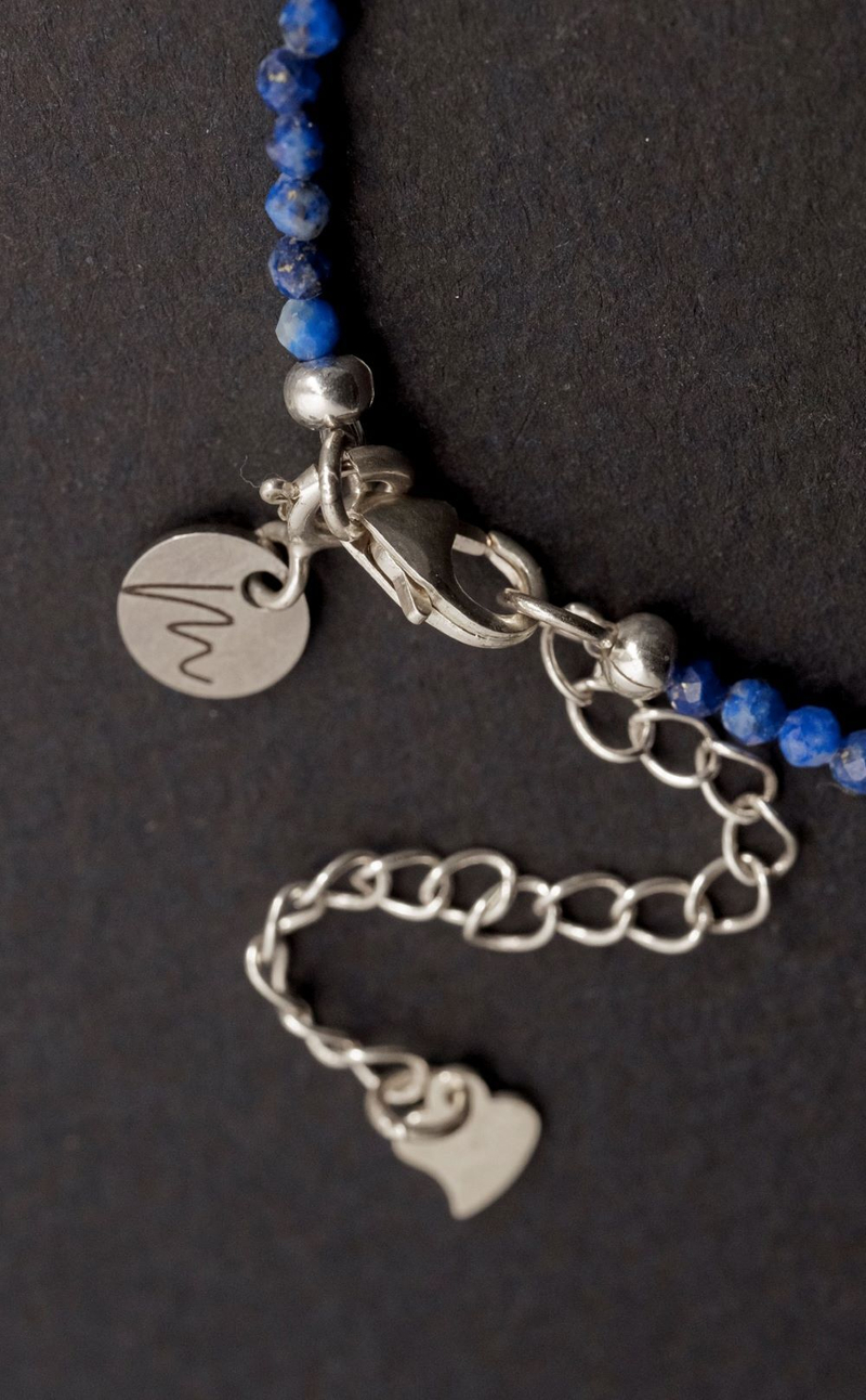 Браслет "Memo about wealth" из лазурита, на замочке серебро 925