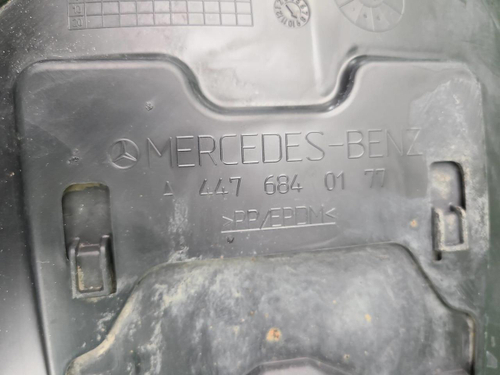 Подкрылок передний левый Mercedes V w447 (2014-нв)