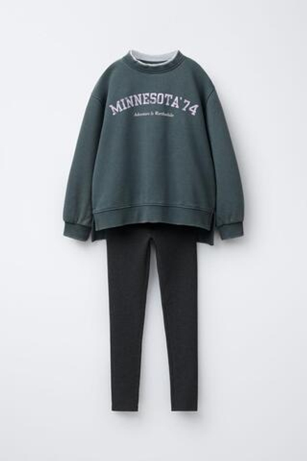 ZARA КОМПЛЕКТ ИЗ ТОЛСТОВКИ С ТЕКСТОМ И ЛЕГИНСОВ В РУБЧИК, СИНИЙ