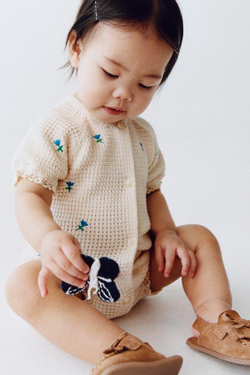 ZARA КОМБИНЕЗОН С ВЫШИВКОЙ ЦВЕТОВ И КРУЖЕВОМ, ЭКРЮ