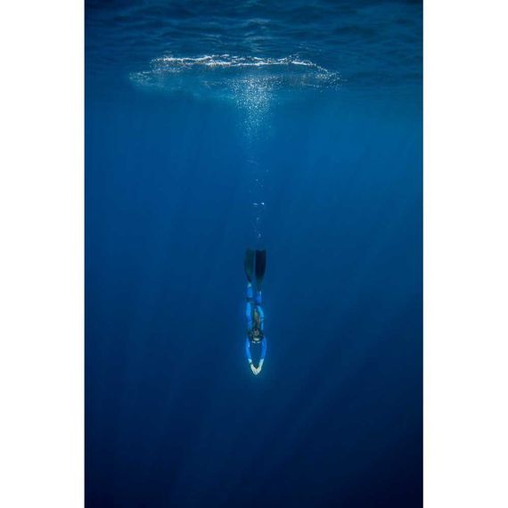 Умные часы - дайвинг компьютер Garmin Descent MK2s светло-золотистый корпус со светло-песочным силиконовым ремешком