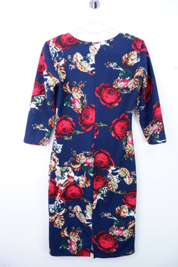 Платье для любительницы ярких цветов, визуально на 42 размер