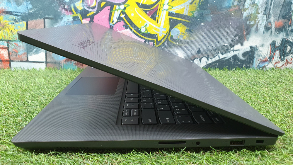 Ноутбук Lenovo i3-7/8 Gb/FHD/ V130-14IKB [81hq00earu]/Windows 10