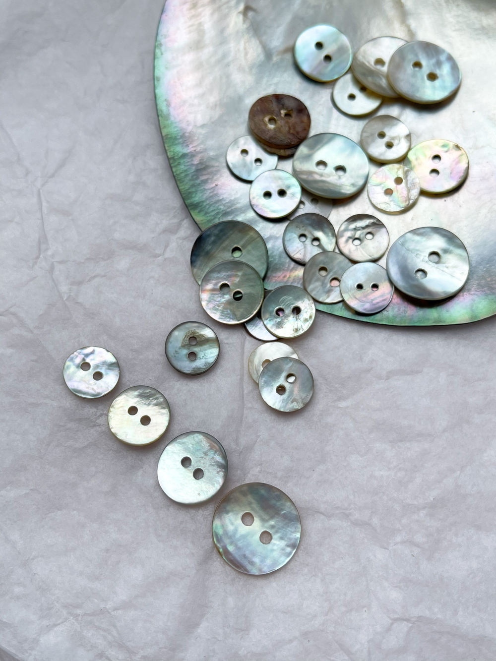 Пуговицы натуральный перламутр на прокол