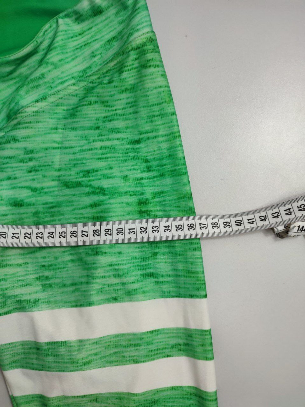 Леггинсы зелено-белые на 12-13 лет